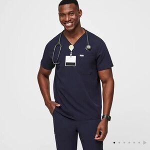 FIGS Leon Three-Pocket Scrub Top